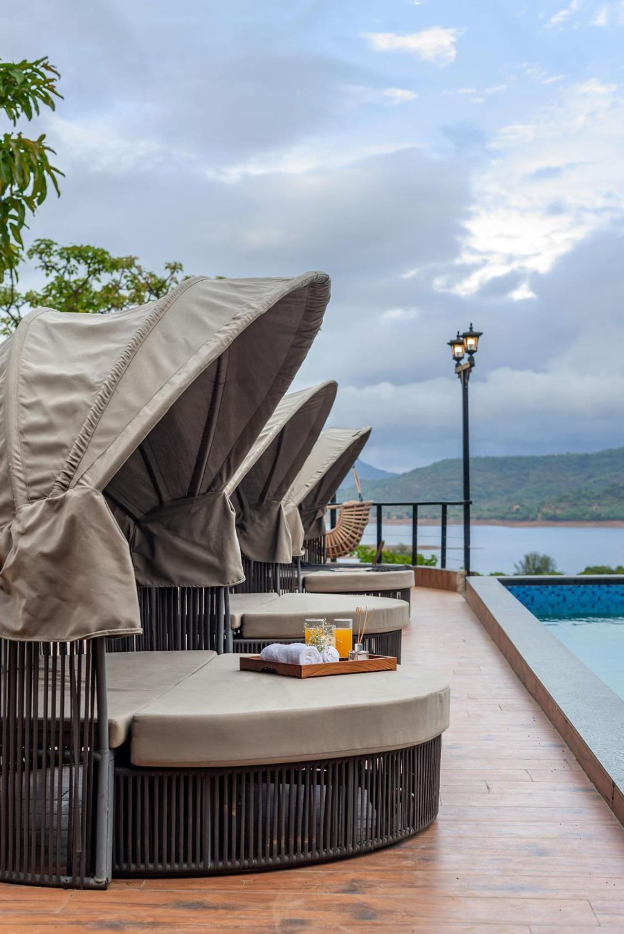 Stayvista At La Nirvana With Pool, Music Speaker & Indoor-Outdoor Game Lonavala Kültér fotó